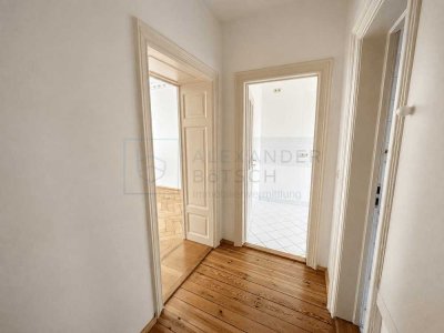 Mehrfamilienhaus nahe Rotkreuzplatz - WE 4 - 1. OG - 2-Zimmer-Altbau mit Balkon