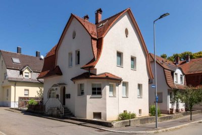 Kernsaniertes Mehrfamilienhaus mit drei Wohnungen