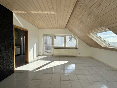 Sonnige 3-Zimmer Maisonette-Wohnung mit Balkon und tollem Ausblick auf Neckartal