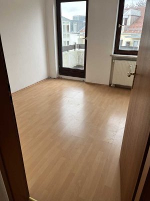 Renovierungsbedürftige 3-Zimmer-Wohnung im 3. OG in München Maxvorstadt
