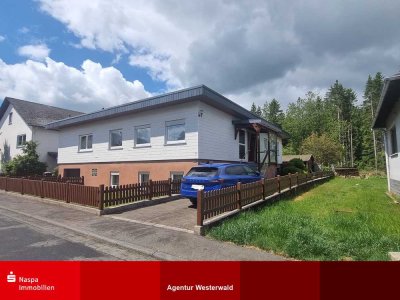 Waldaubach: Wohnen auf einer Ebenen-Bungalow (barrierefrei) mit Garage in Waldrandlage