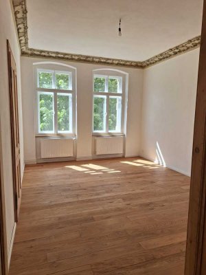 Exklusive sanierte 4-Raum-Wohnung mit Stuck, Kachelöfen & besonderem Wohnklima