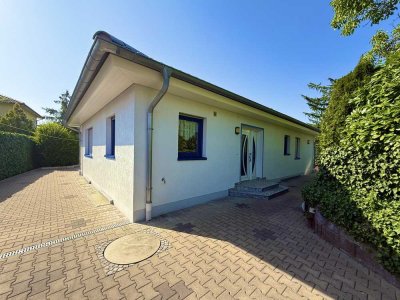 Exklusiver massiv gebauter Bungalow in traumhaft ruhiger Lage inkl. Einliegerwohnung