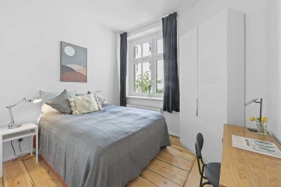 Bezugsfreier  4-Zimmer Altbauwohnung mit Stil und neuem Bad