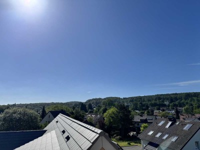 Penthouse mit Traumblick auf den Teutoburger Wald: Großzügige 3-Zimmer-Dachgeschoswohnung in Hoberge