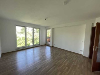 Wohnen im Grünen: Helle modernisierte  3-Zimmer-Wohnung mit Balkon in ruhiger Lage – Berlin-Lankwitz