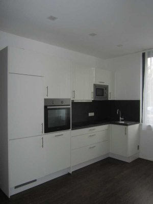 sehr große, helle teilmöblierte 3 Zimmer Wohnung in Heidelberg mit Klimaanlage