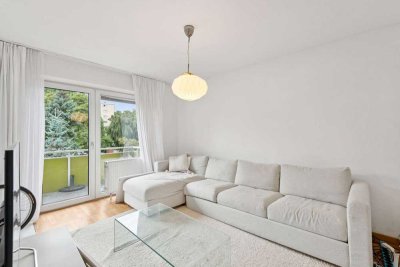 Besonderer Grundriss trifft auf Wohnqualität – stilvolle Wohnung mit Kamin &  zwei Balkone