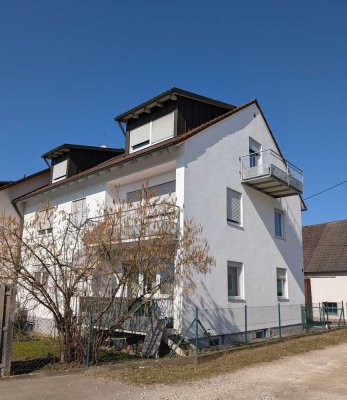 Freie & sonnige 3 Zimmer Wohnung mit Balkon + große Wohnküche I 1997 umfassende saniert