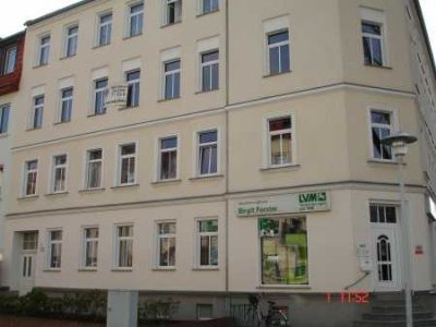 Zentrumsnahe sanierte 3-RmW mit Laminat auf ca. 63m² in ruhiger Wohngegend