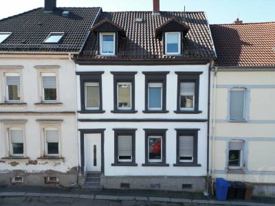 Mehrfamilienhaus mit 3 Wohneinheiten  Voll Renoviert in Pirmasens zu Verkaufen!