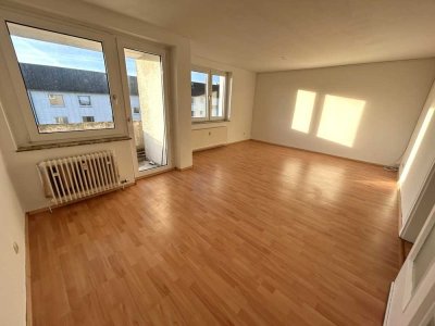 Großzügige 4-Zimmer-Wohnung mit Balkon und Einbauküche