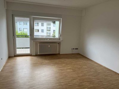 Helle renovierte 3 Zimmer-Wohnung mit Südbalkon gegenüber der Waldorfschule in Haan Gruiten