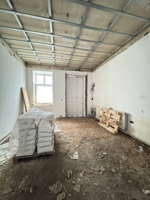 Charmante 1-Zimmer-Altbauwohnung mit Entwicklungspotenzial in Ruhelage – Nähe U6 Gumpendorfer Straße