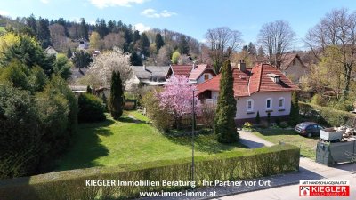 TRAUMGRUNDSTÜCK IN TOPLAGE: Solide kleine Altbauvilla auf 943 m² in bester Zentrumslage!