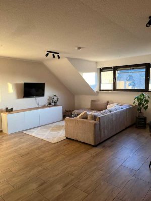 Renovierte 3-Zimmer Dachgeschosswohnung mit Balkon in Grevenbroich