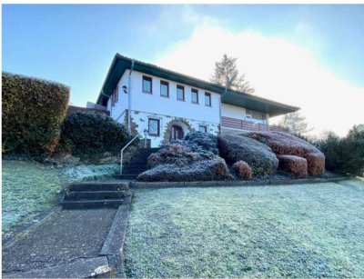 Mehrgenerationen-Haus mit großem Garten und Blick auf Diez