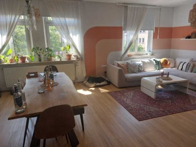 Schöne, helle, 3,5-Zi-Wohnung mit 2 Balkonen und EBK , von Privat