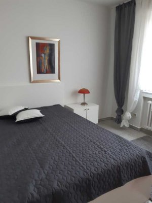 Exklusive, vollständig möblierte & renovierte 2-Zimmer-SINGLE-Wohnung mit Einbauküche
