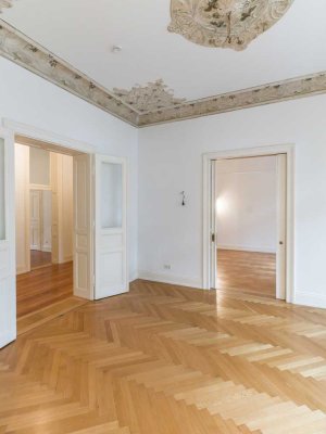 NEU *Paul & Partner* ALTBAUPERLE MIT 5 ZIMMERN MIT STUCK, EBK & BALKON!
