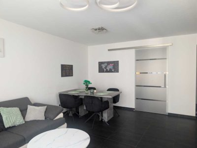 Exklusive barrierefreie 3-Zimmer-Wohnung mit Einbauküche &  Stellplatz