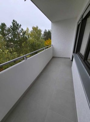 Umfassend saniert und sofort beziehbar: 3-Zimmer-Wohnung mit Südbalkon im 4. OG!