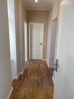Kernsanierung Jahr 2022: Großzügige 6-Zimmer-Wohnung mit Balkon im 1. OG in Magdeburg-Stadtfeld Ost