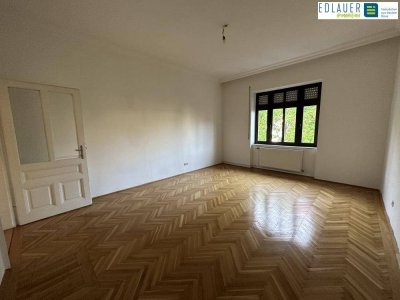 Schöne Altbau - Mietwohnung nahe Zentrum mit Loggia!