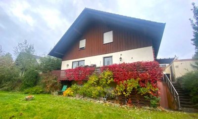 Vielseitiges Wohnhaus mit drei Einheiten in ruhiger 
Lage am Roter Hügel