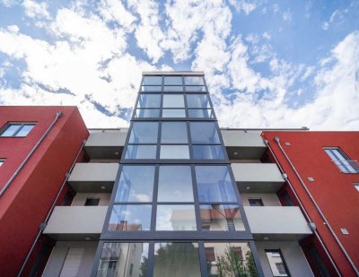 Bielefeld-Mitte: 104 qm, hochwertige 4-Zimmer Wohnung, großer Balkon mit Markise, EBK,