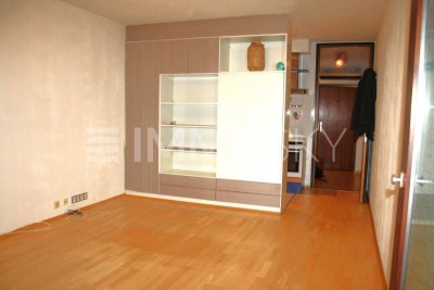 Kleines Reich mit 2 Loggien und Garage- zauberhafte Lage!