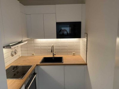 * E I N M A L I G * sanierte 2-Zimmer-Wohnung mit neuem Bad, neuer Einbauküche und Terrasse