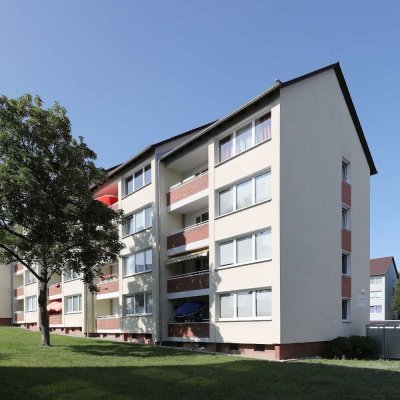 Helle 3-Zimmer-Wohnung mit schönem Balkon und grüner Aussicht! // 1.OG. re