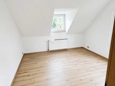 Renovierte 2-Zimmer Dachgeschosswohnung ab sofort frei