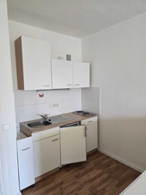 Traumhafte 2 -Raumwohnung Dusche + Balkon + Aufzug + EBK!