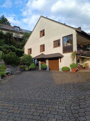 Traumhaftes freistehendes Zweifamilienhaus in ländlicher Umgebung