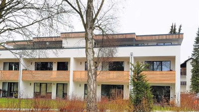 Geräumige 2 Zimmerwohnung mit überdachtem Balkon, Fahrstuhl, nahe dem Kurpark