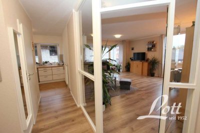 ++ Sehr gepfl. und gut vermietete ETW mit PKW-Stellplatz u. Kellerraum in Kernlage von Augustfehn ++