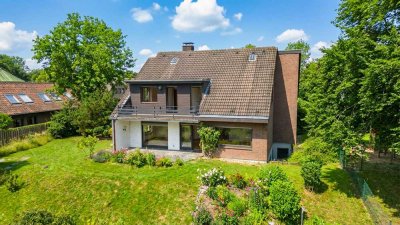 großzügiges, freistehendes Einfamilienhaus mit schönem
Garten und Erftblick