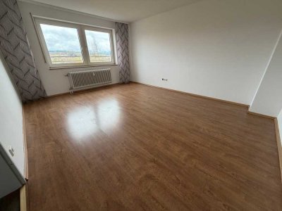 2-Zimmer Wohnung mit Balkon und EBK