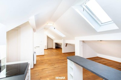 Loft-Wohnung mit Lift-Direktzugang &amp; Eigengarten in ruhiger Stadtrandlage