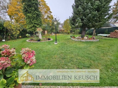 Preis nochmal deutlich reduziert ! Große Stadtvilla mit viel Platz & Potenzial, sehr großer Garten