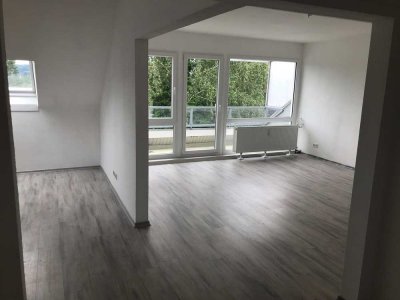 Lichtdurchflutete neu renovierte 2 Zimmer Wohnung mit Balkon in sehr guter Wohnlage in Saarbrücken