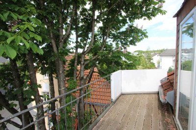 MANNELLA *Sofort einziehen: Lichtdurchflutete DG-Wohnung, im Zentrum von Forsbach. Balkon, Stellplat