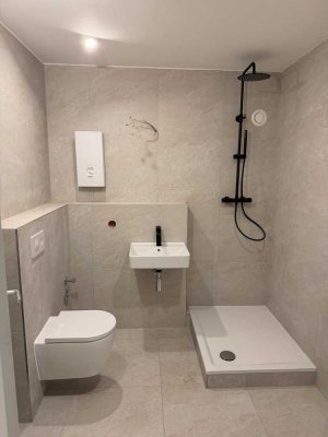 Erstbezug nach Sanierung: Teilmöblierte Pendlerwohnung mit Balkon & TG in Bonn-Oberkassel
