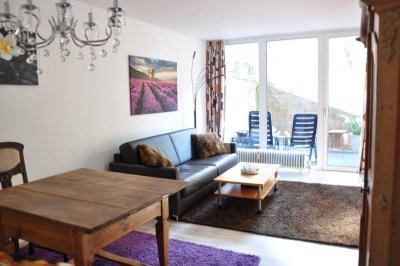 2-Zi. DOPPEL-ECK-FERIENWOHNUNG (2. Wohnsitz) über die gesamte Hausbreite, hell, viel Fensterfläche, Terrasse, Loggia, schöne Ost-Süd-West Ausrichtung, auch touristische Nutzung möglich.