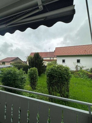 Grabenstetten, familienfreundliche 4-Zimmer-Wohnung mit Balkon und Garage