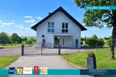 Gornhausen: Modernes EFH mit drei Garagen und großzügigem Grundstück in Ortsrandlage!