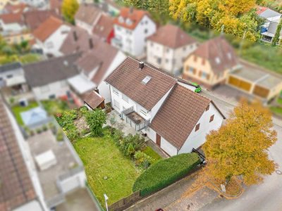 Charmantes 2-Familienhaus mit Ausbaupotential und Garten