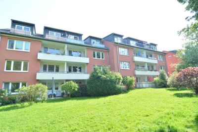 Sanierte 4-Zimmer- Wohnung mit West-Balkon und einer neuen Einbauküche!